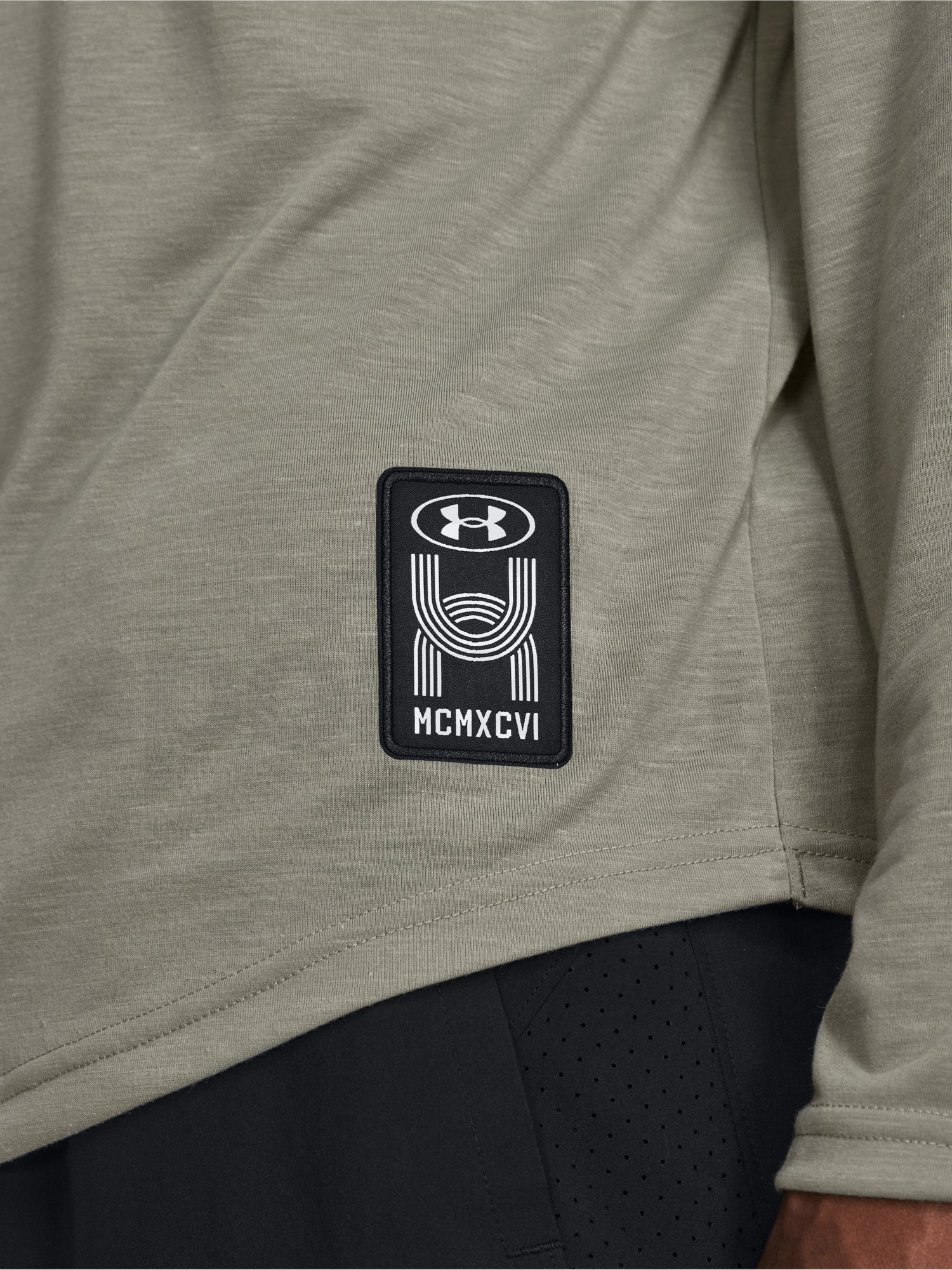 Tričko Under Armour RUN ANYWHERE HOODY-GRN