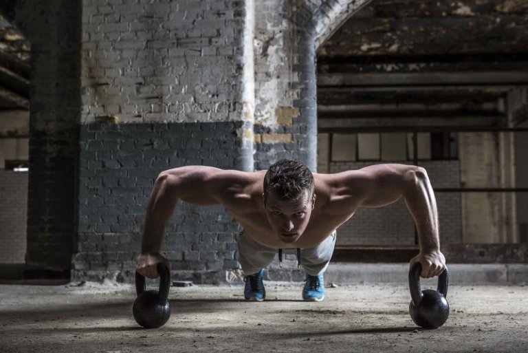 Kettlebell Tunturi litinový - 28kg