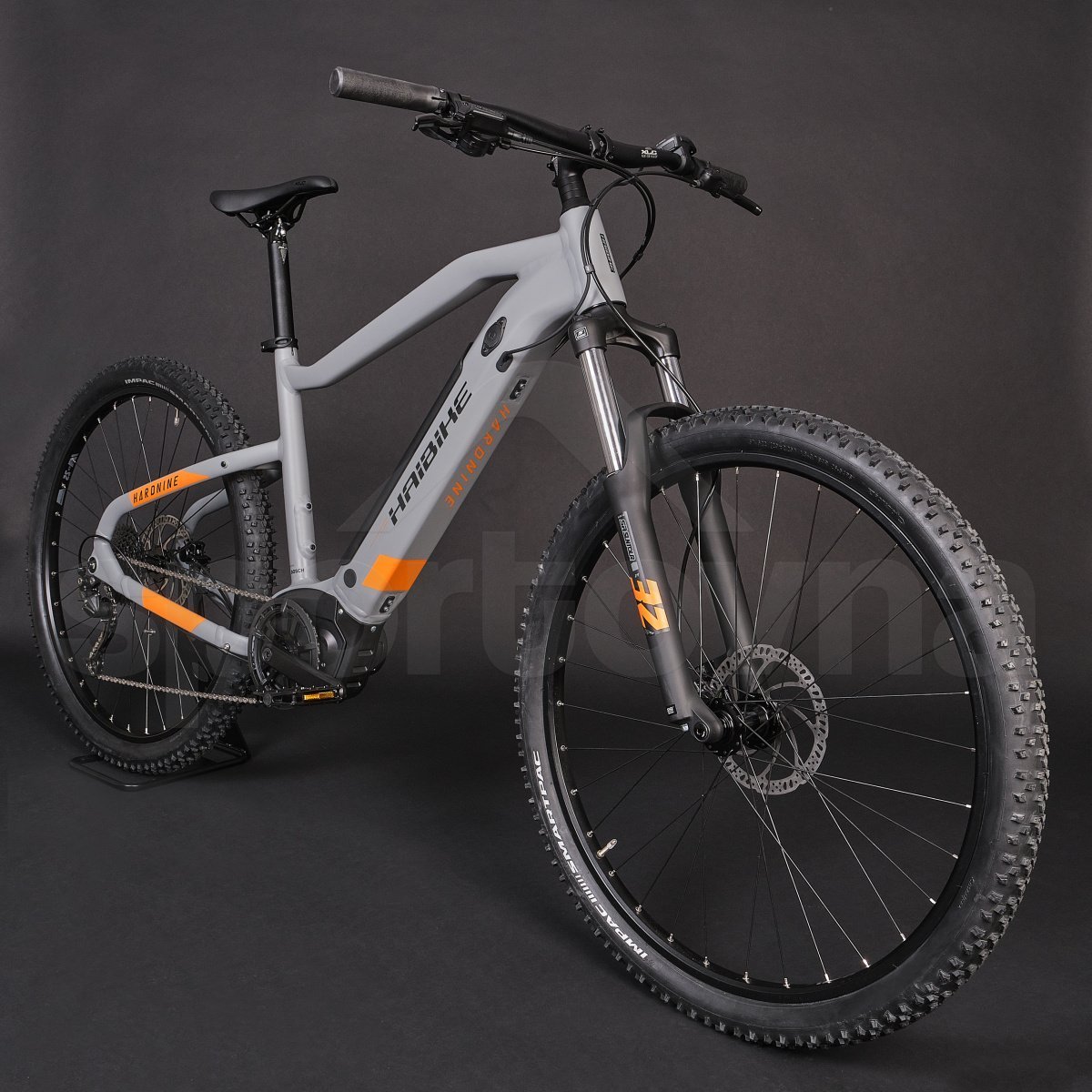 Test e-bicykla Haibike HardNine 4 29" 400Wh - sivá/oranžová