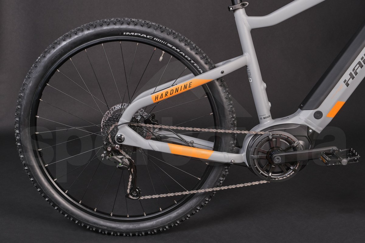 Test e-bicykla Haibike HardNine 4 29" 400Wh - sivá/oranžová